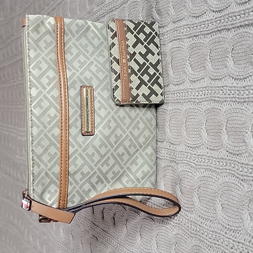 Tommy Hilfiger Wristlet & Card Holder